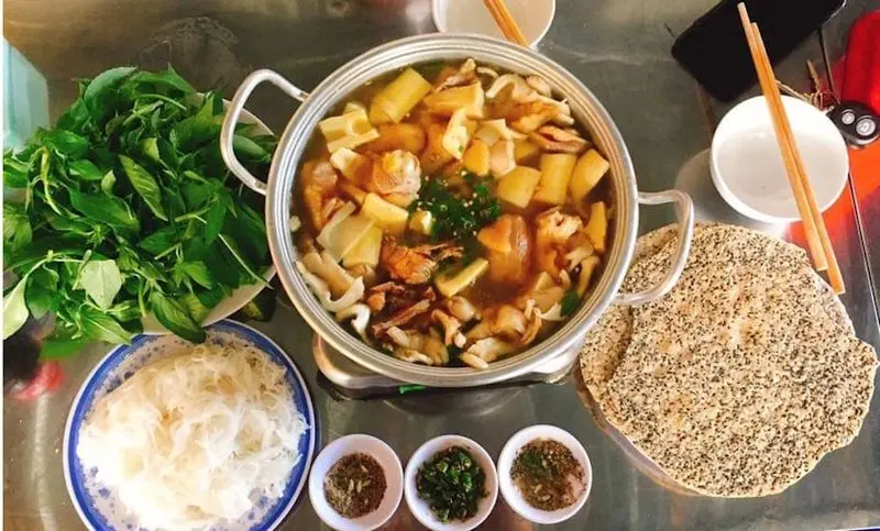 Lẩu gà lá é Tao Ngộ