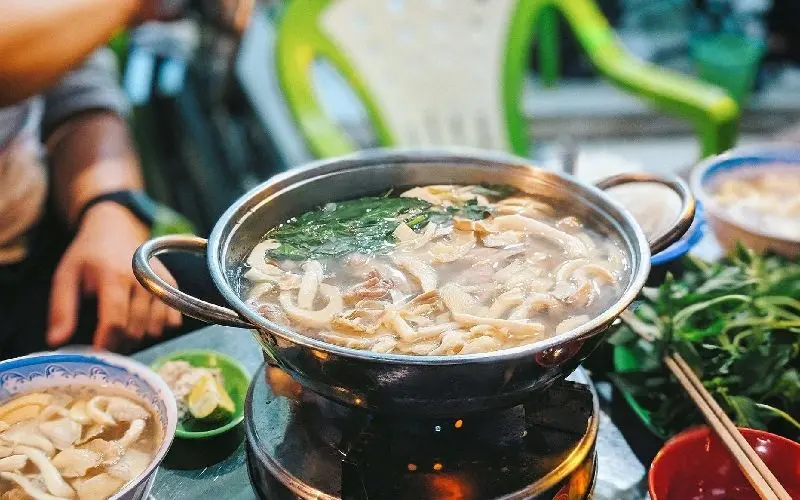 Lẩu gà lá é Tao Ngộ