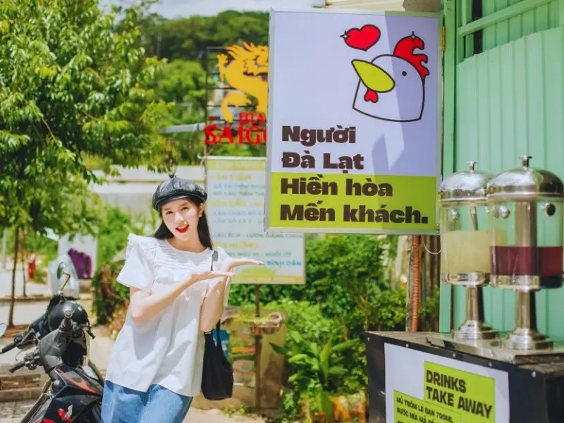 Lẩu gà Tháng Năm