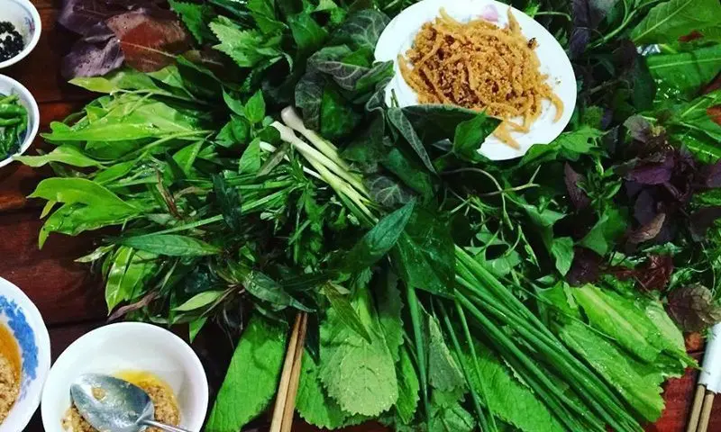 Lẩu lá rau rừng