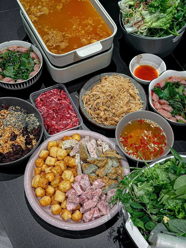 Lẩu Nguyệt