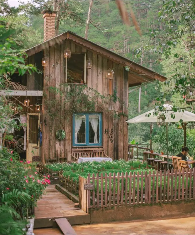 Lưng Chừng Cafe