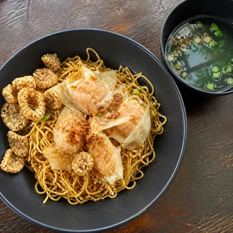 Mì hoành thánh Út Bi
