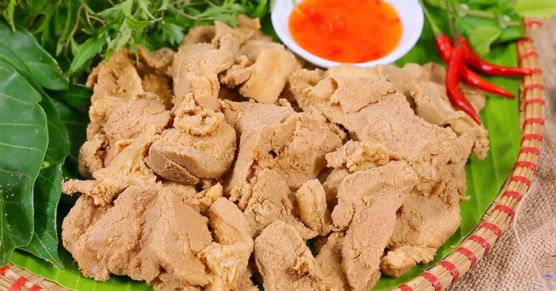 Thịt lợn muối chua của người Dao ở Mộc Châu