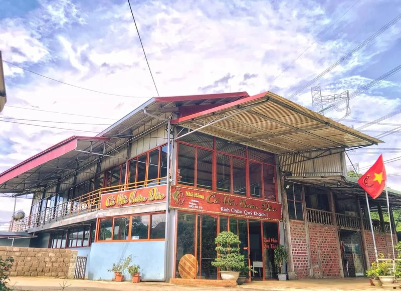 Quán cá hồi Vườn Đào