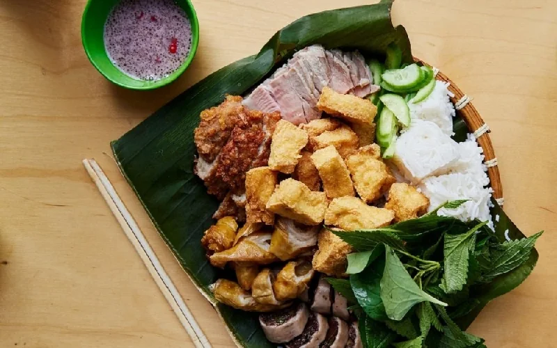 Mỳ gà tần Hàng Bồ
