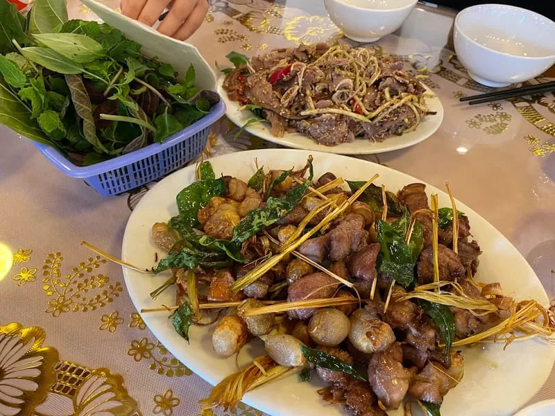 Nhà hàng Ba Cửa