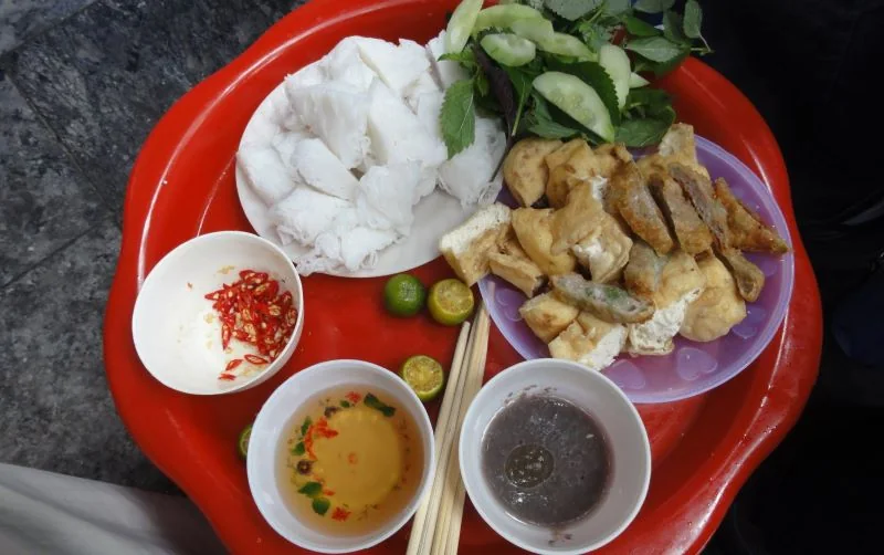 Bún đậu và chè hoa cau Hương Béo