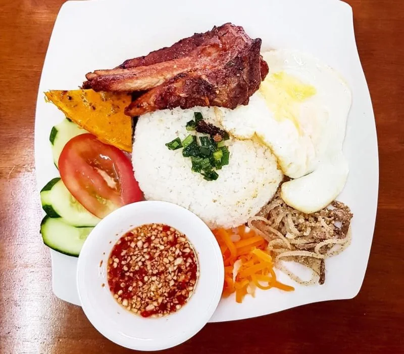 Cơm tấm sườn cây Khói