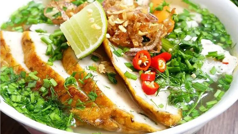 Bún chả cá, bánh canh chả cá
