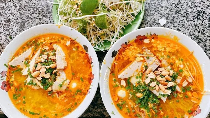Mì Quảng, bún riêu Cô Đào