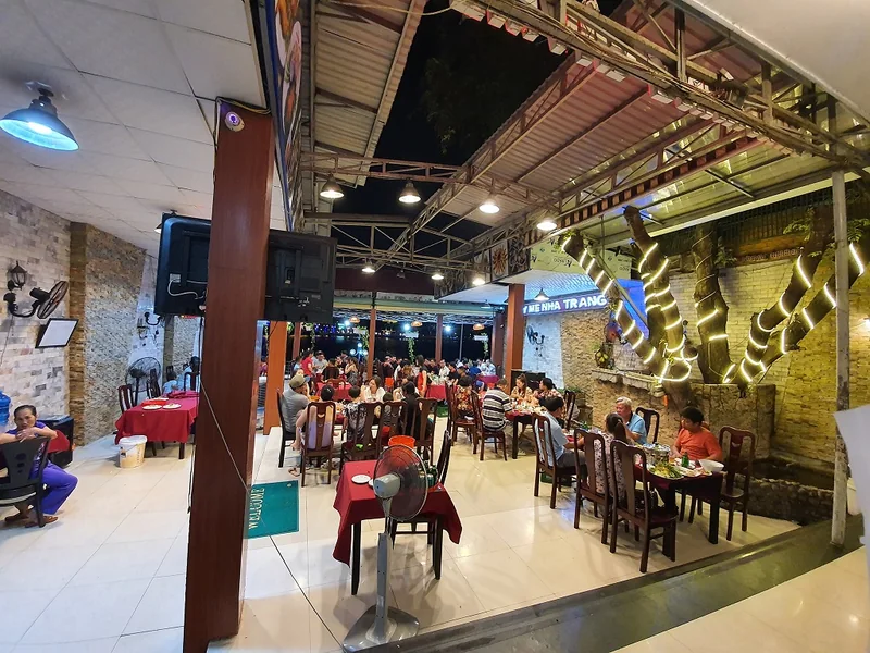 Nhà hàng Cây Me Nha Trang