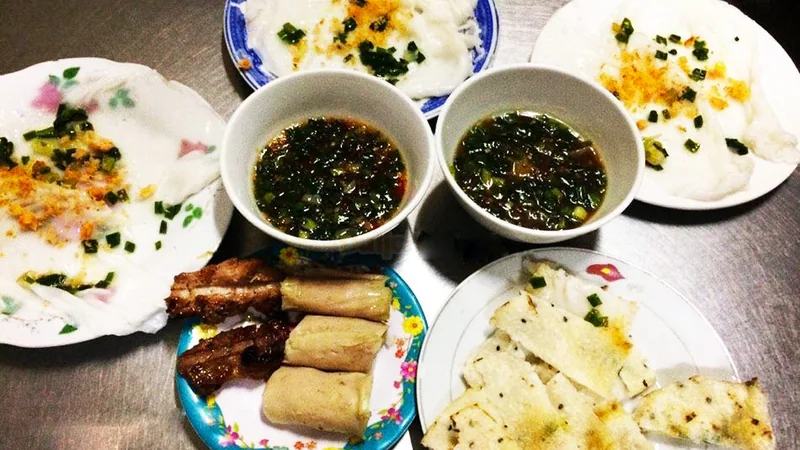 Bánh ướt nóng & bánh đập sân banh