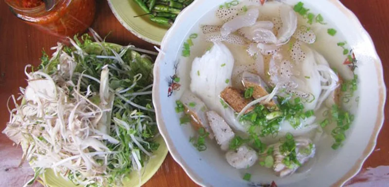Bánh canh và bún cá sứa Bà Triệu