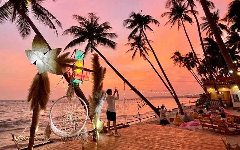 Pineapple Beach Bar