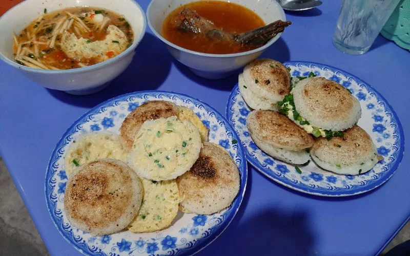 Quán bánh căn Duyên