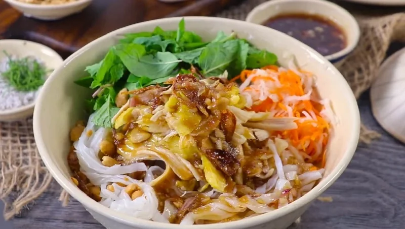 Phở gà trộn Mã Mây