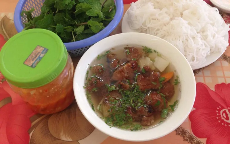 Quán Xuân Nguyệt - Bún Chả & Trứng Vịt Lộn