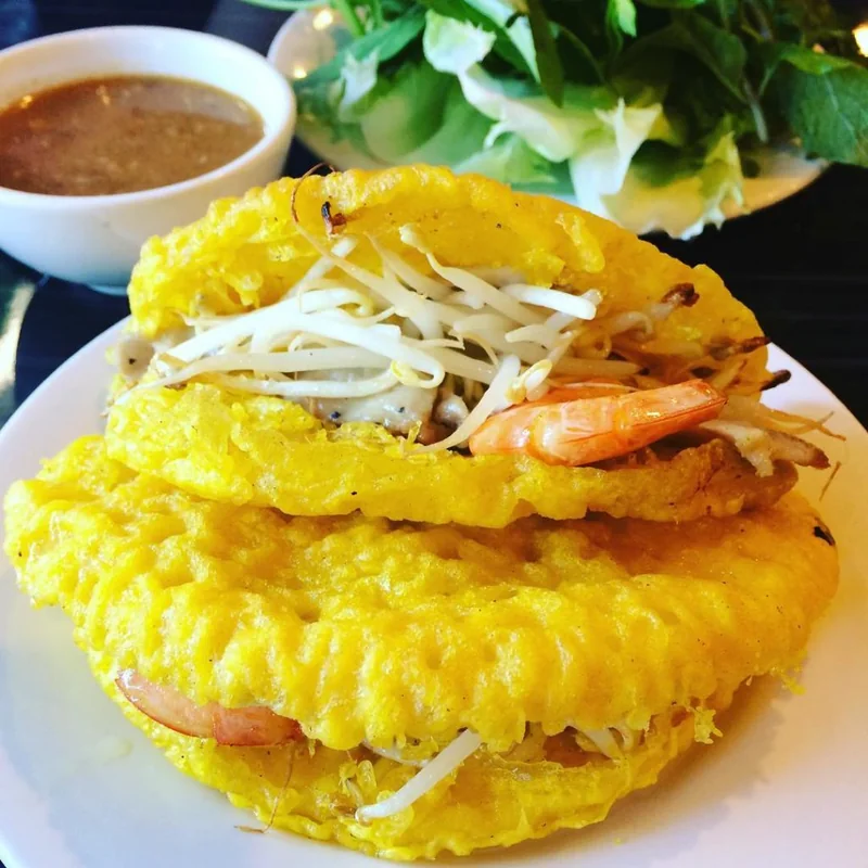 Bánh khoái Tứ Quý