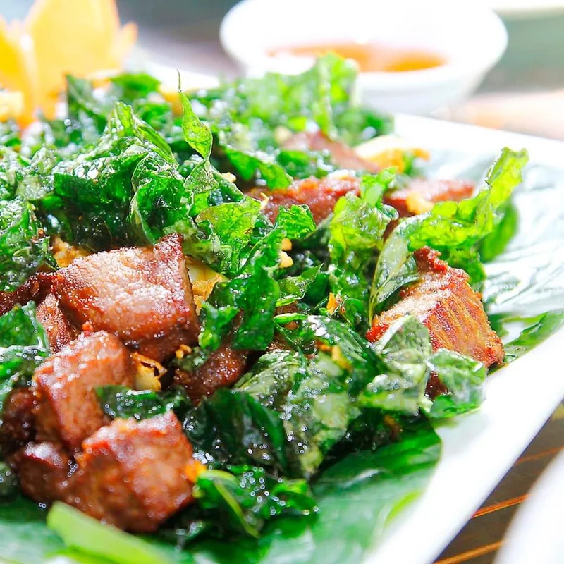 Thịt trâu nướng lá trơng