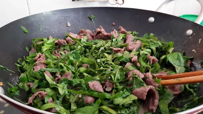 Trâu xào lá trơng