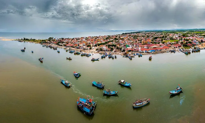 Nhà hàng nổi Phố Biển