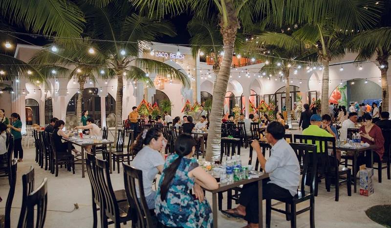 Nhà hàng Lá Cọ Beach