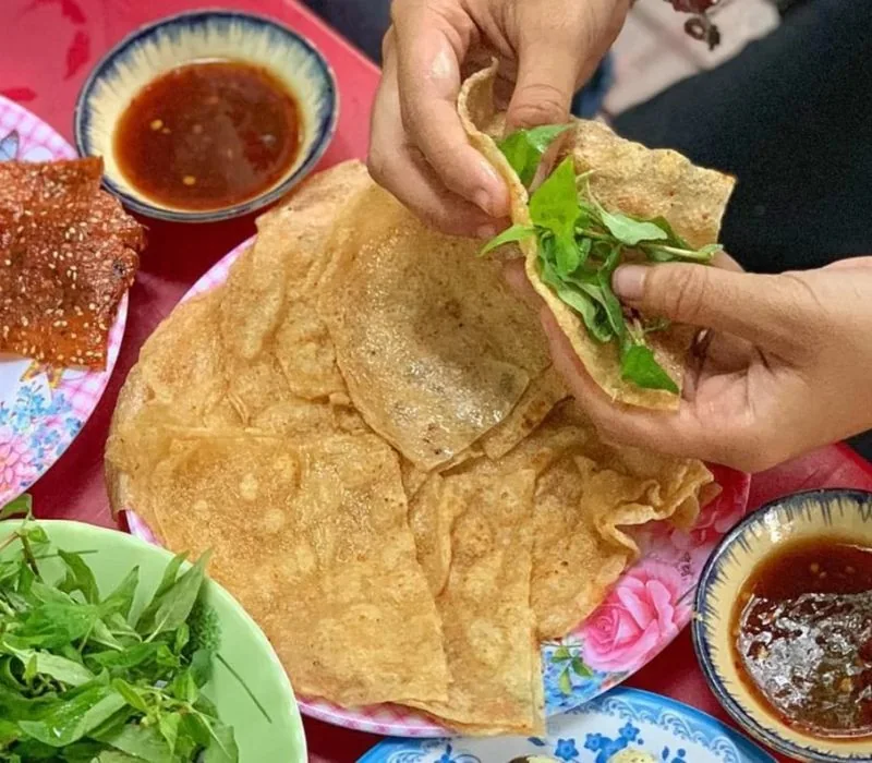 Chả cá mỏng cuốn rau răm