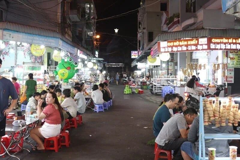 Chả ram tôm đất tại Phố ẩm thực Quy Nhơn