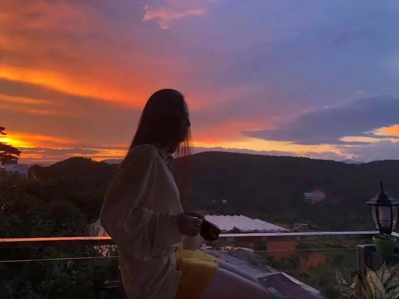 Ban công săn mây và đón bình minh
