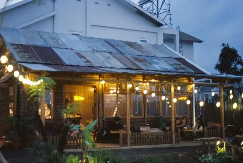 Tiệm cà phê Thị Cam