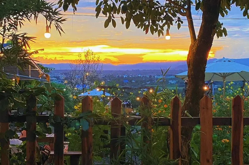 Tiệm Cà phê Hoàng Hôn