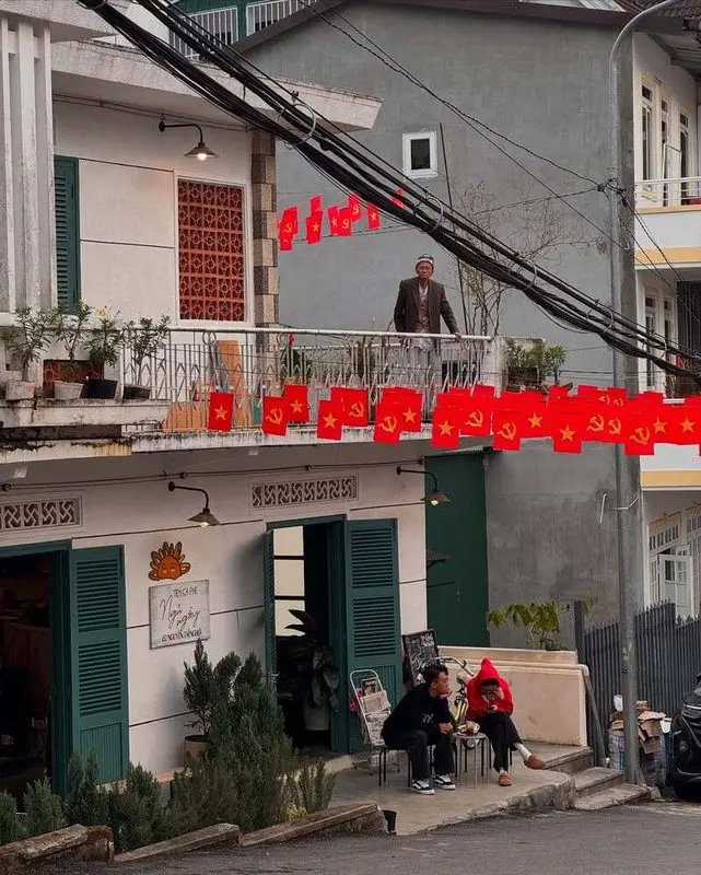 Tiệm Cà Phê Ngủ Ngày