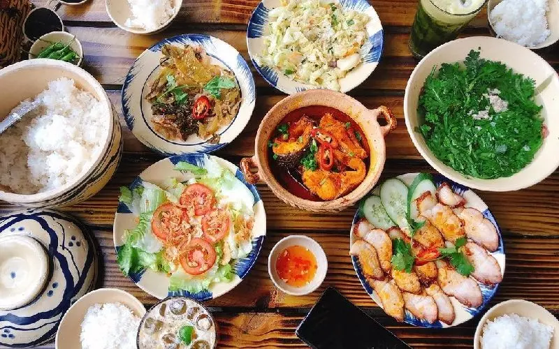 Tiệm cơm Hồi Nớ