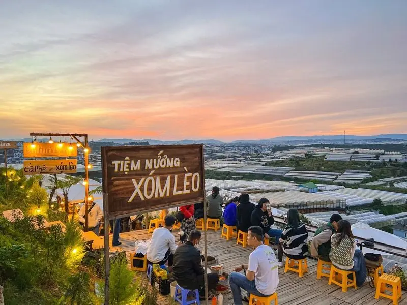 Tiệm nướng Xóm Lèo
