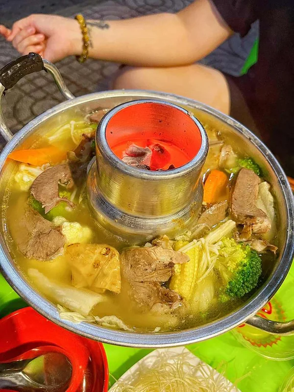 Lẩu cù lao cô Huyền