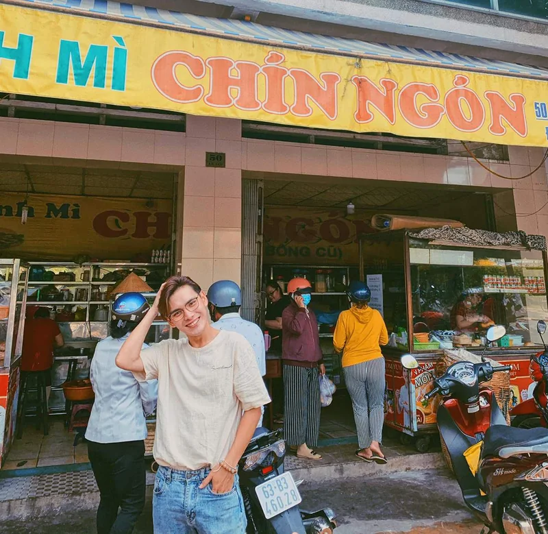 Quán bánh mì Chín Ngón