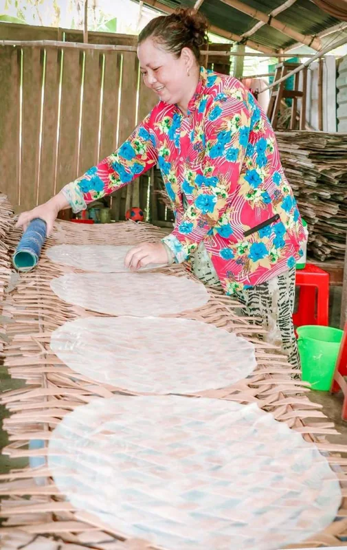 Bánh tráng nem cù lao Lục Sĩ