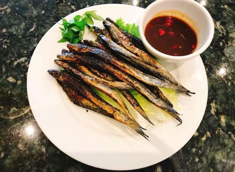 Cá kèo nướng ống sậy