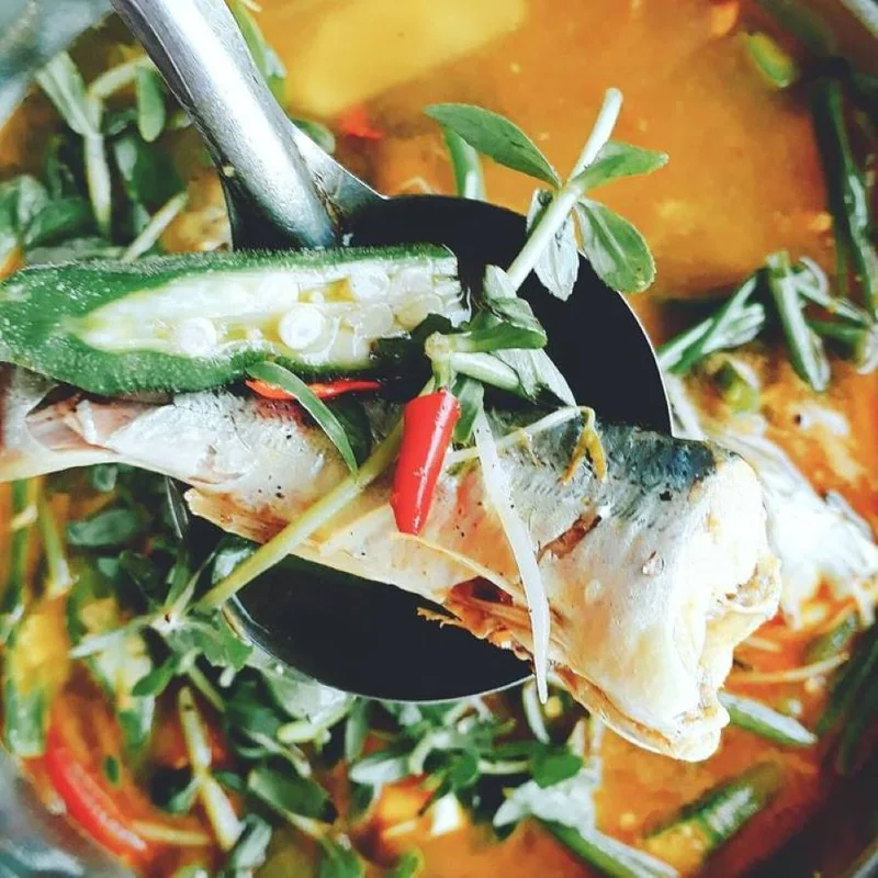 Cá út nấu canh chua
