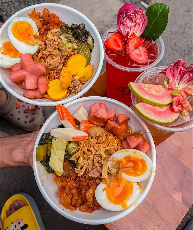 Phố Ăn Vặt Bờ Kè