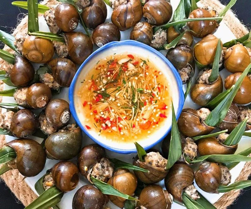 Ốc lác hấp lá gừng