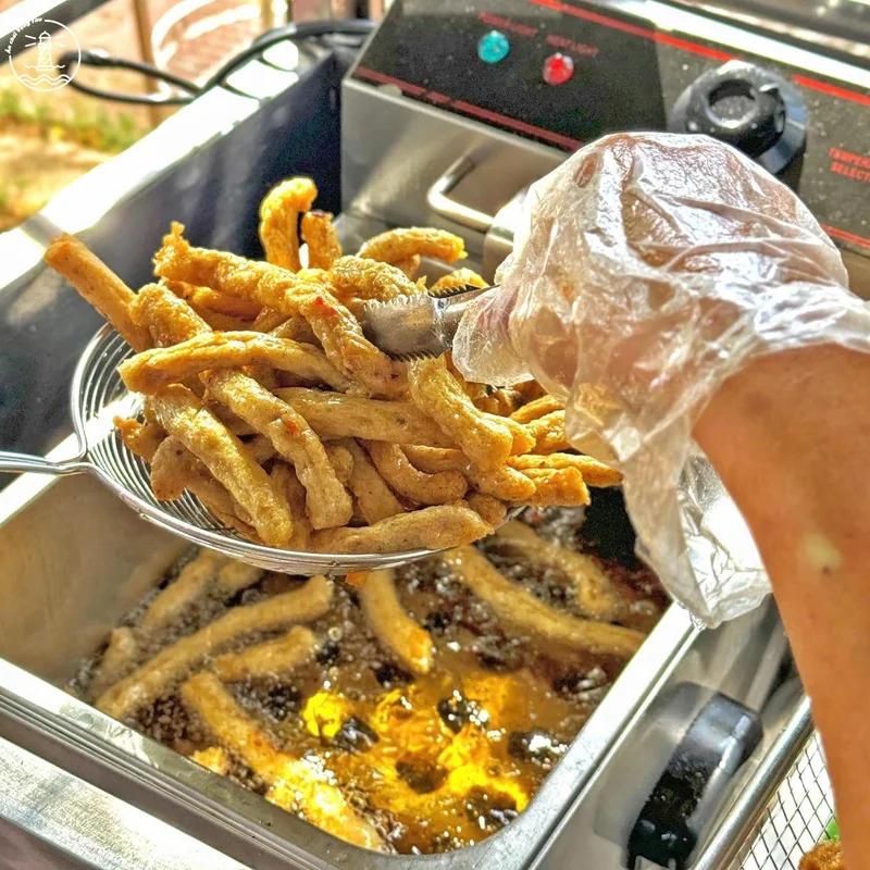 Bánh mì chả cá nóng