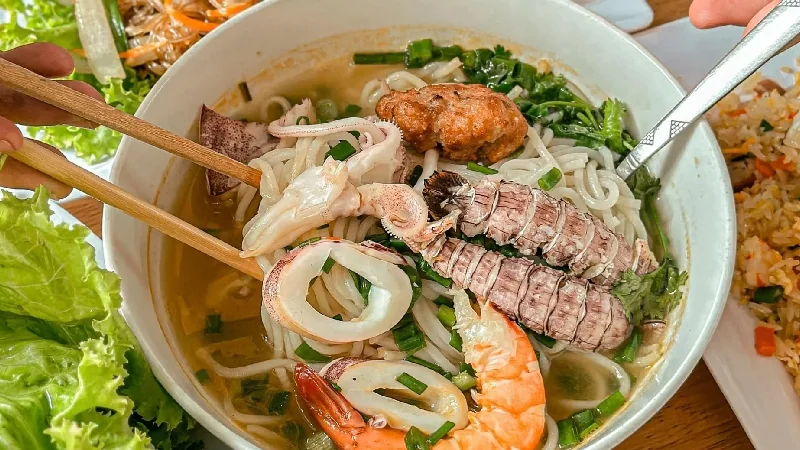 Bánh khọt Cô Ba