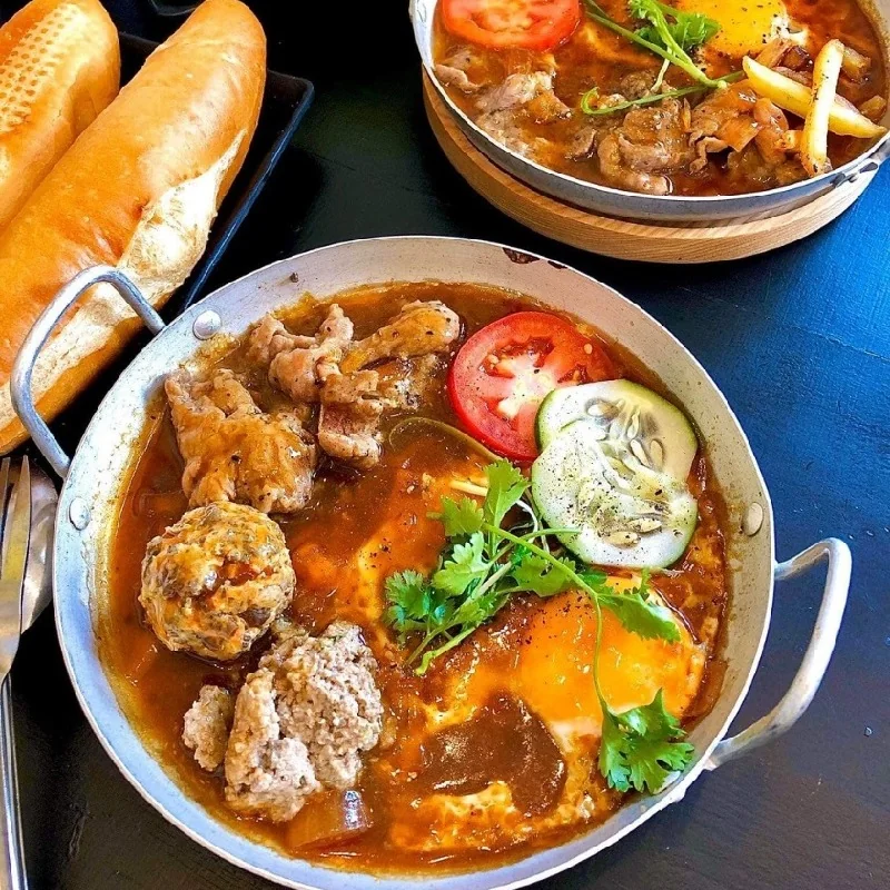Bánh mì xíu mại chảo 31 Tú Xương