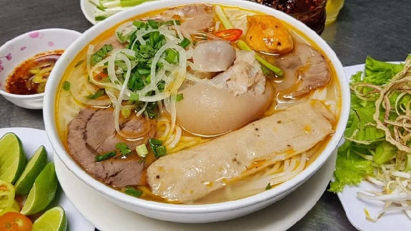 Bún bò Huế Hương Giang