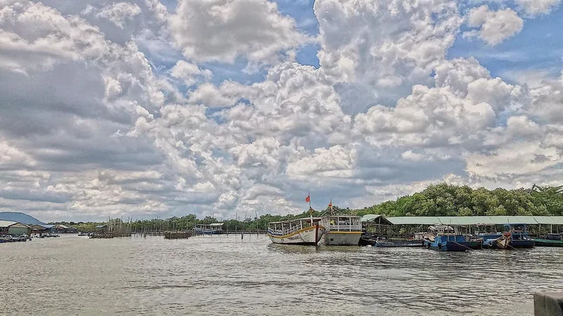 Làng bè Long Sơn