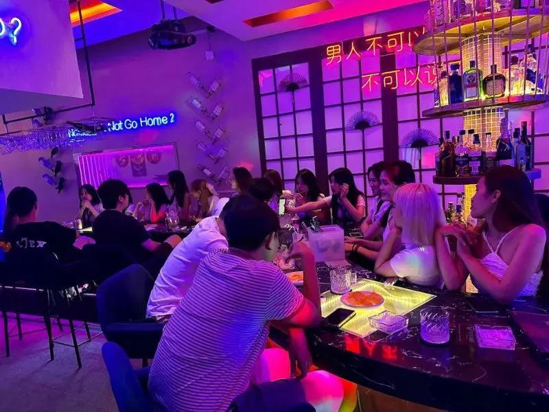 YUMI Counter & Lounge